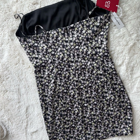 NWT Aritzia Sunday Best ‘Shimmer’ Satin Dress in Black/Lilac Bloom Floral. - Picture 5 of 10